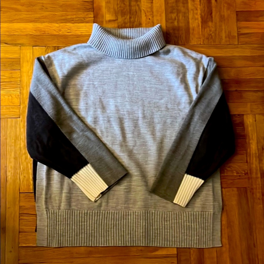 COS Gray and Black Turtleneck Sweater with Ribbed Texture